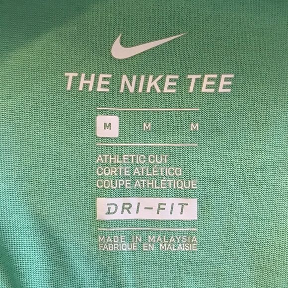 The Nike Tee Men’s Dri-Fit Shirt Mens Medium Center Big Letter Spell Out Green - Picture 3 of 6